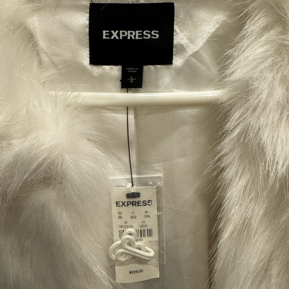 NWT Express White Collared Long Faux Fur Coat - Picture 5 of 5